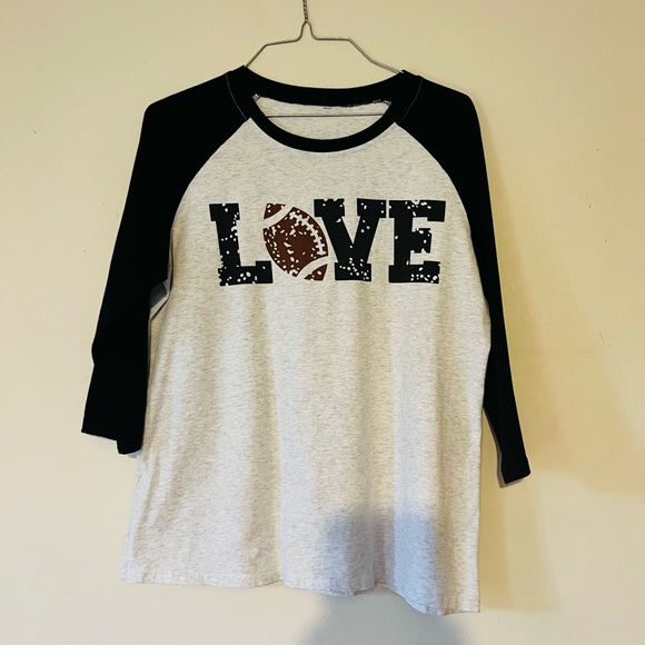 Love football Tshirt - Picture 2 of 2